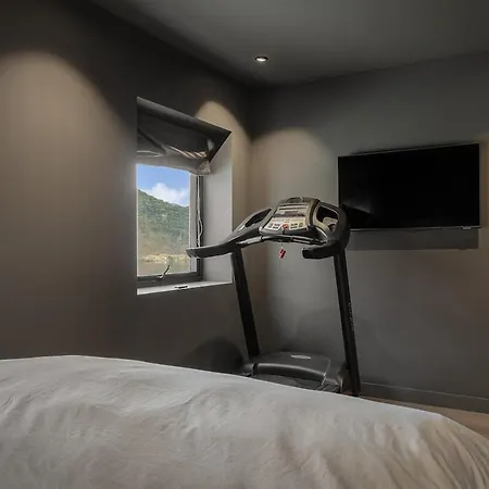 Stunning Views - Free Parking - Luxury - * Sogndal