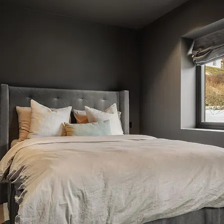 Stunning Views - Free Parking - Luxury - Apartment