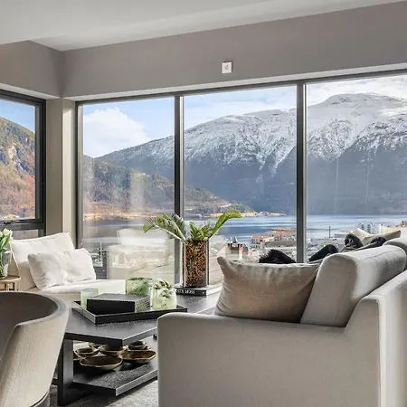 Stunning Views - Free Parking - Luxury - Apartment *