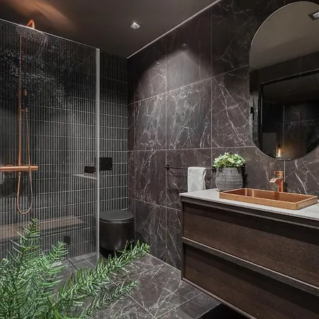 Stunning Views - Free Parking - Luxury - Apartment *