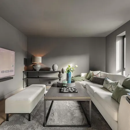 Stunning Views - Free Parking - Luxury - *